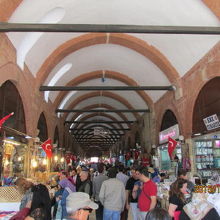 浅草寺の仲見世みたいです。