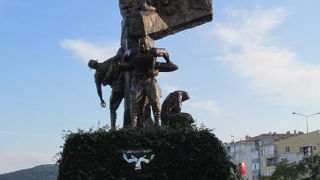 フェリー乗場の脇の公園には第一次世界大戦中のガリポリの戦いのジオラマがあります。
