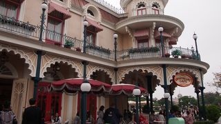 夢の国価格のパン屋さん