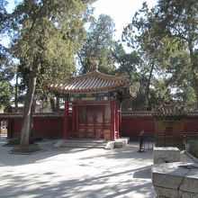 この辺りはまだ人が少なかった。