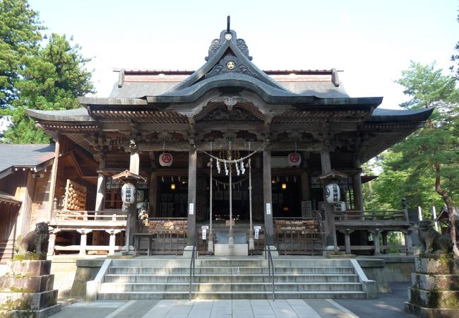 悠久山公園の麓にある由緒ある神社