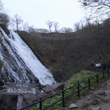 迫力満点のオシンコンシンの滝