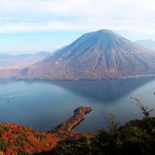 男体山、八丁出島、中禅寺湖（朝8時ころ）