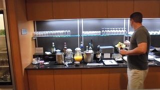 国際線利用。免税エリアのショップが力弱い