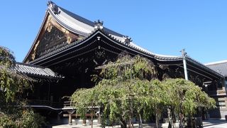 通りの名になるほどの大きな寺