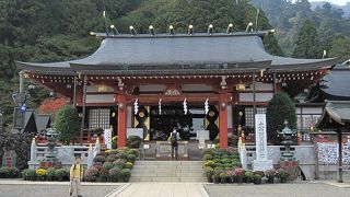 大山といえば「阿夫利神社」ですが、山麓には「社務局」があり、中腹に「下社」があり、山頂に「本社」があります。