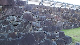 立派な石垣がありました