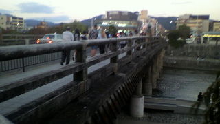 木の欄干がすてき