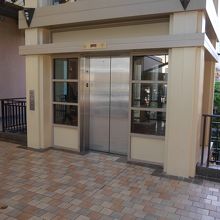 エレベーターもちゃんとあってバリアフリー！