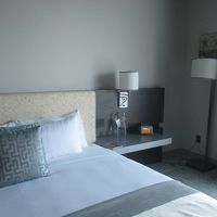 部屋が無機質な感じ