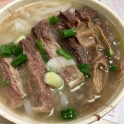 噂の牛バラ肉麺でしたが。。。