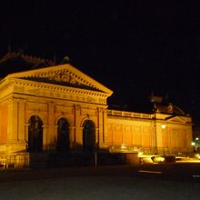 夜の明治古都館