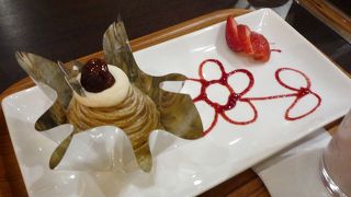 果物屋さんが経営のカフェ　フルーツたっぷりのケーキ♪