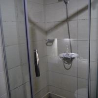 コンクリの土台から水が漏れて洗面びしょびしょ