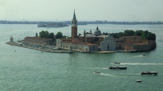 外洋と繋がる運河です。