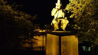 威風堂々とした清正像