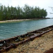ペリリュー島南西部に残る桟橋跡。戦跡巡りツアー用の休憩所が設置されていました。