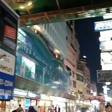 雨か時間帯のせいか、ちょっとさびしい