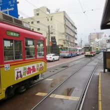 車体広告も味わいがあります。