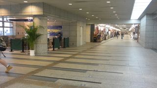 長い地下ショッピング街