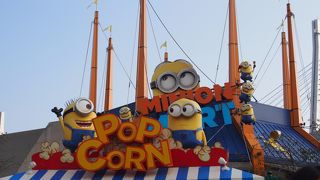 大人気のフードワゴン