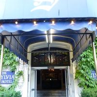 ホテルの入口です