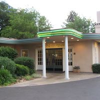 フロントの建物