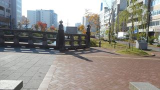 都会的な遊歩道