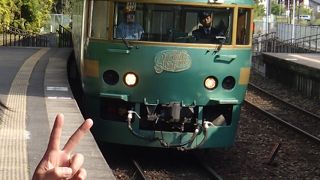 旅の気分を盛り上げます。