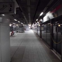 無駄に長いホーム