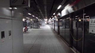 ホームが無駄に長い