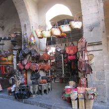 マルシェバッグ、革製品、タッセルなどありました