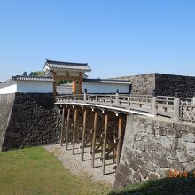 本丸一文字門の高麗門と大手橋、よくぞ復元してくれました感謝！