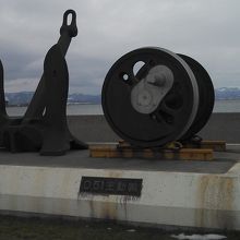 摩周丸のすぐ近く、錨(これは津軽丸のもの)とD51の動輪！
