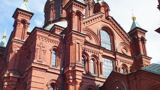 ロシア風の赤煉瓦教会