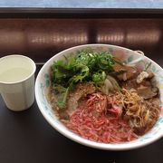 羽田空港でフォーを食べる