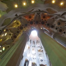 とっても神々しい内観です