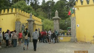 ドイツのノイシュヴァンシュタイン城を思わせます。