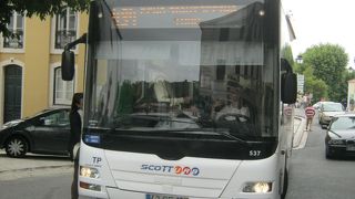 巡回バスは観光に役立ちます。