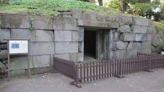 穴が掘られています