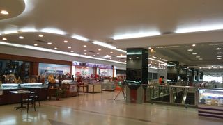 ちょっと寂しいショッピングモール