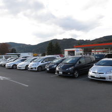 駐車場も混んでいます