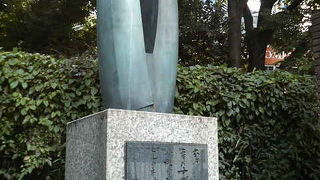 「伸びゆく新宿」という詩にちなんだものだそうです