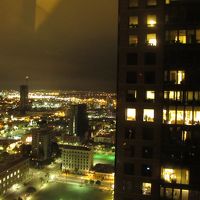 客室からの景色（シティービュー／コロラド橋も見えます）です。