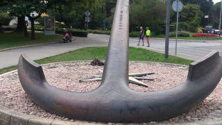 大きなアンカー（錨）のオブジェ