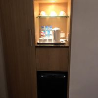 冷蔵庫・金庫・ミニバーです。