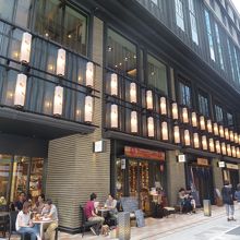 外観。ライトは季節ごとに柄が変わります。