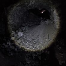 千人洞窟内には多数の小部屋のほか、今では崩れかけた通路も
