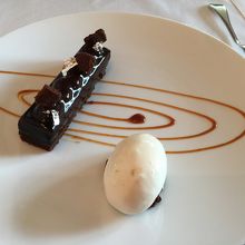 連れは ショコラキャラメルとミルクのアイスを