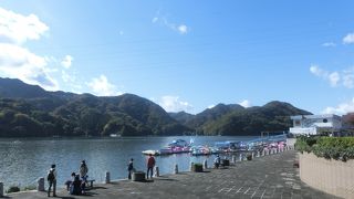 湖を望める一等地に広がる